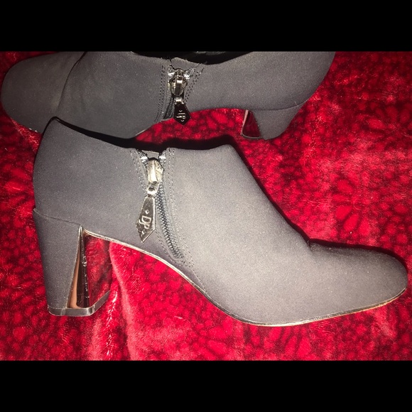 Black Donald J. Pliner Booties Sz. 6.5 - Picture 7 of 7